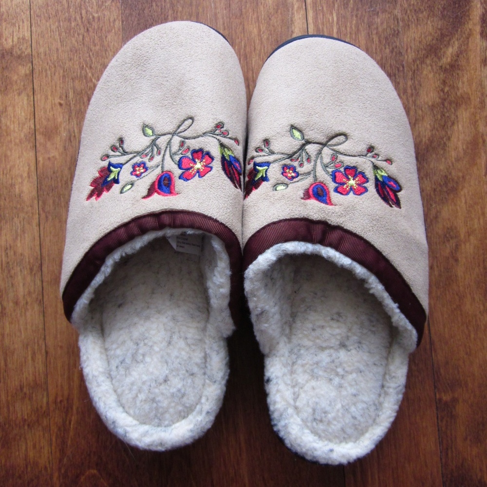 NWOT Isotoner - Flower Embroidered Slippers